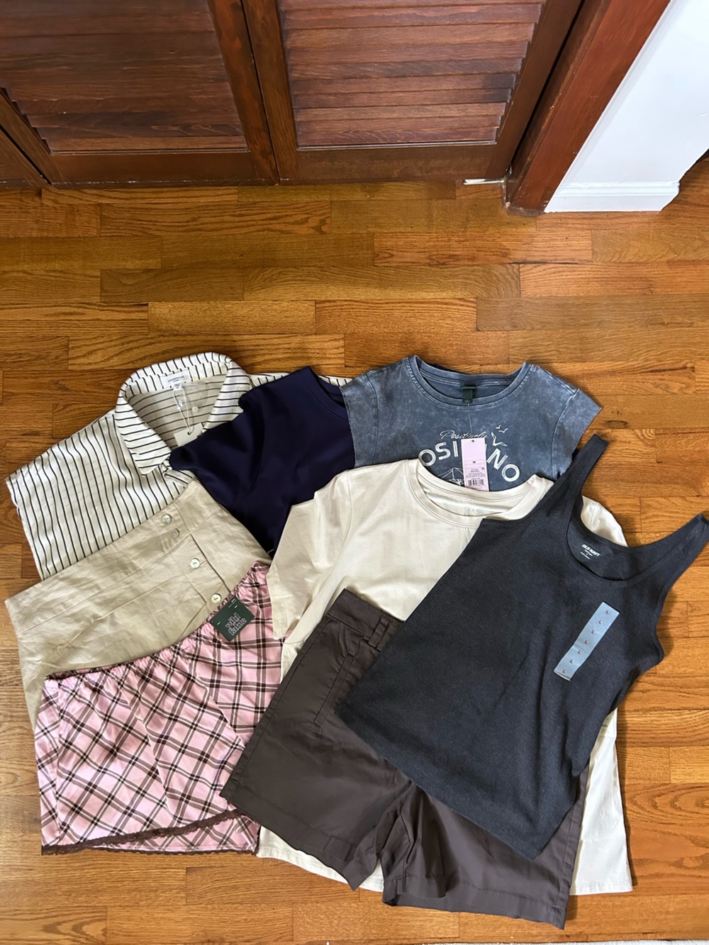 8 Piece of Women’s Mixed Brand and Size Clothing for Resellers All New With Tags